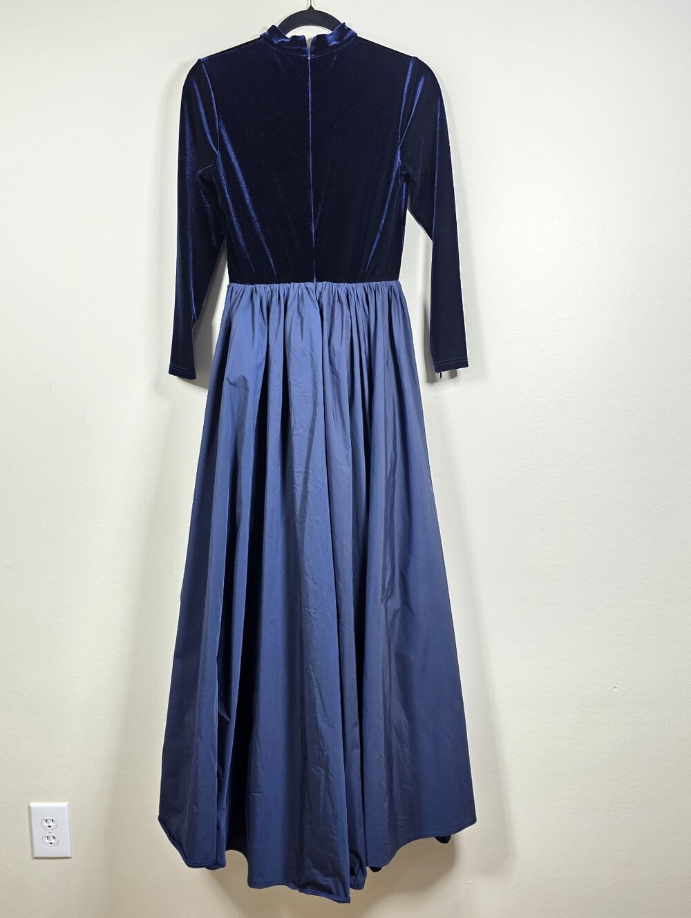 Marchesa Notte Velvet High Neckline Gown Size 4 MSRP $995 - Picture 8 of 14